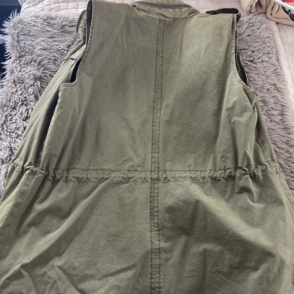 Levi Strauss Cargo Vest - Picture 9 of 9